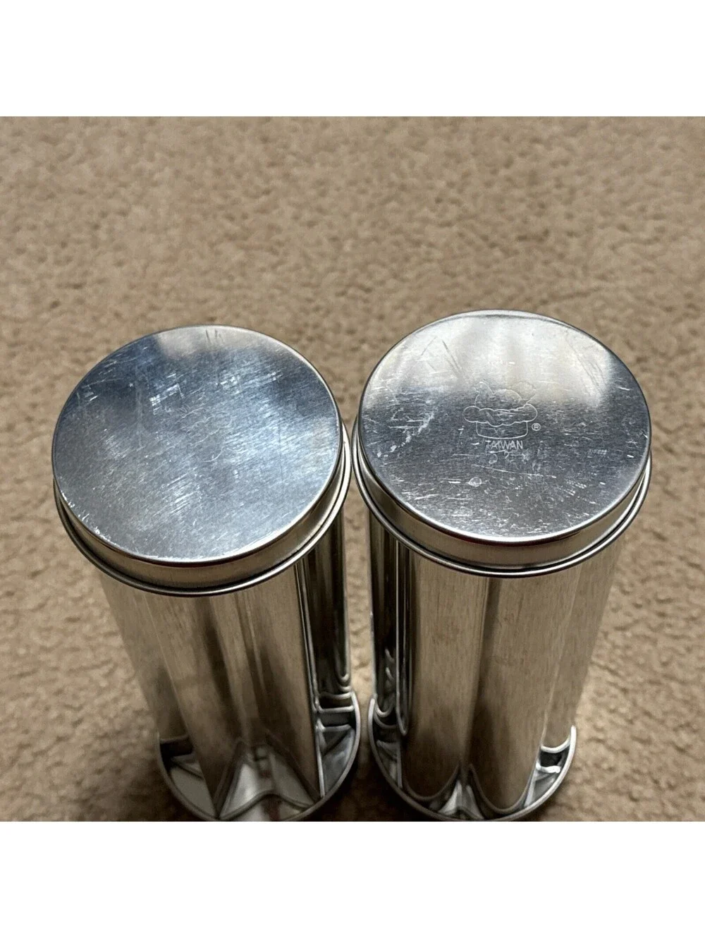 2 The Pampered Chef Bread Tubes Star and Flower